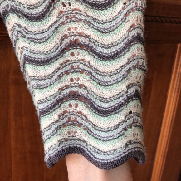 Club Monaco tie-front cropped sweater - Picture 9 of 9